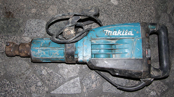 Отбойный молоток Makita в ремонте