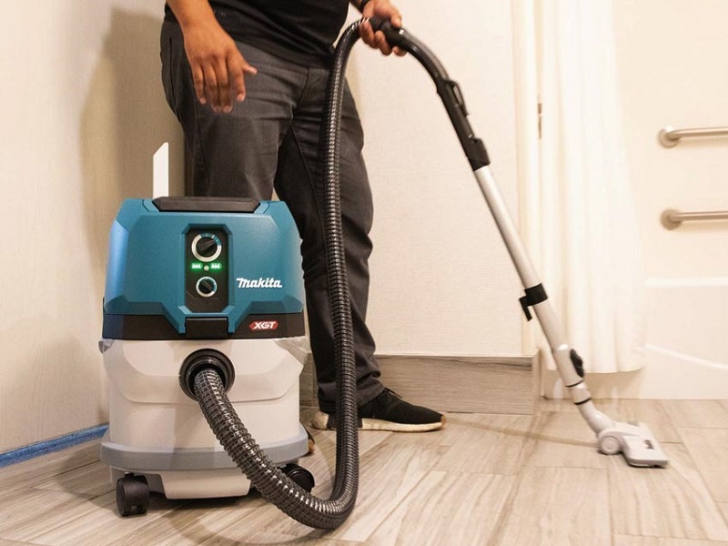Пылесос для сухой и влажной уборки Makita 40V max XGT